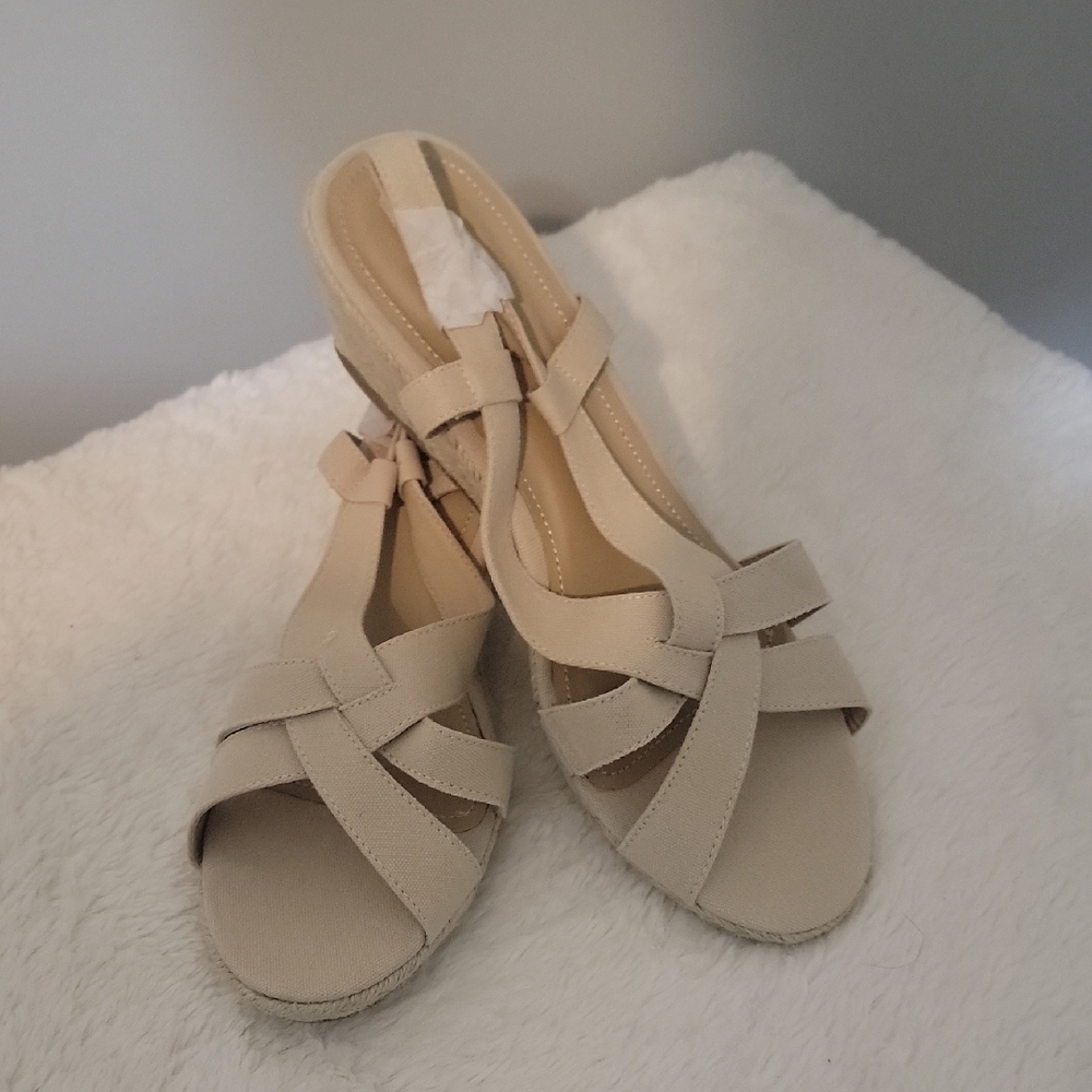Beige Strappy Sandals with Low Heel and Ankle Strap